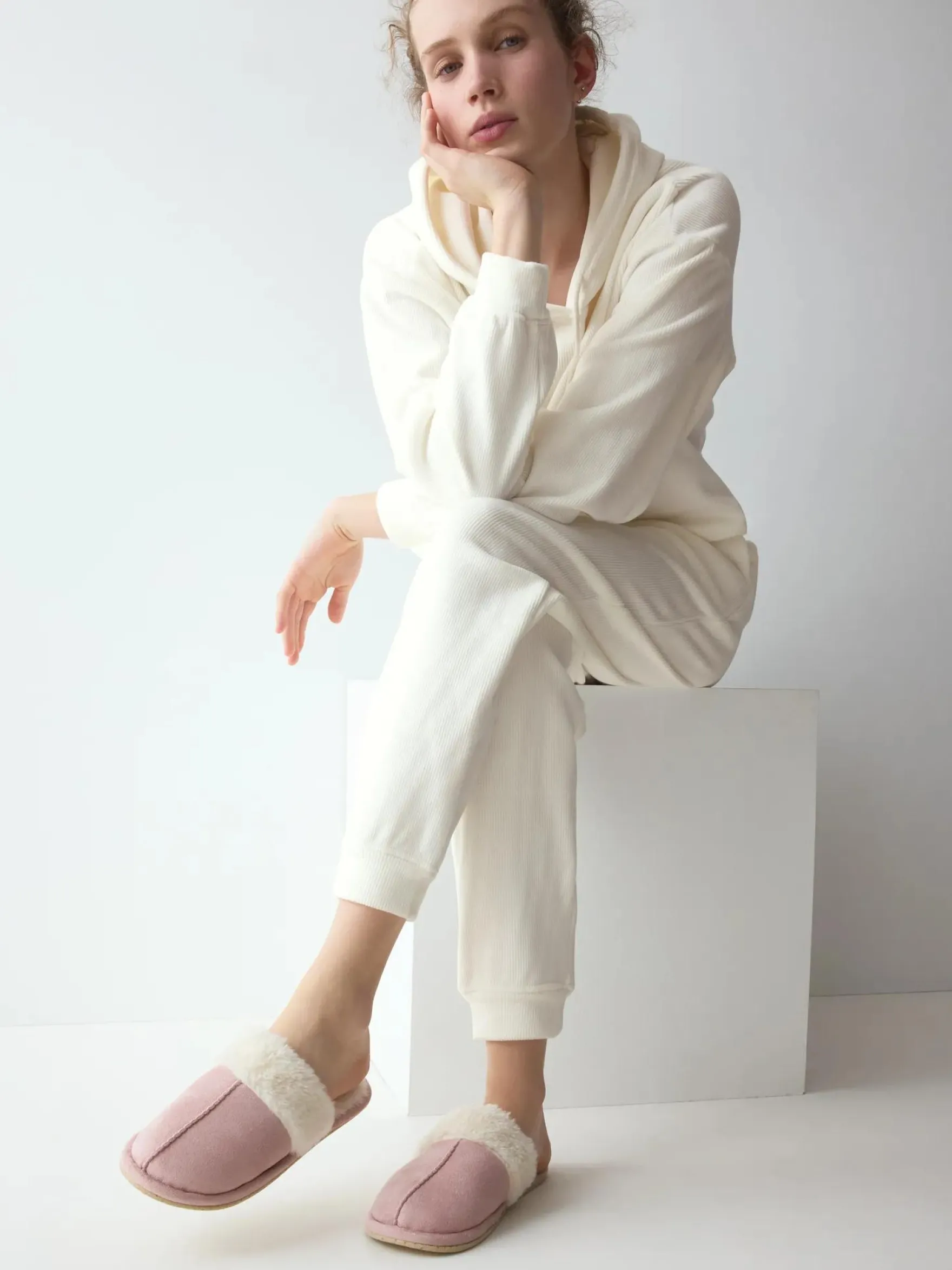 ACCESSORIES Slippers