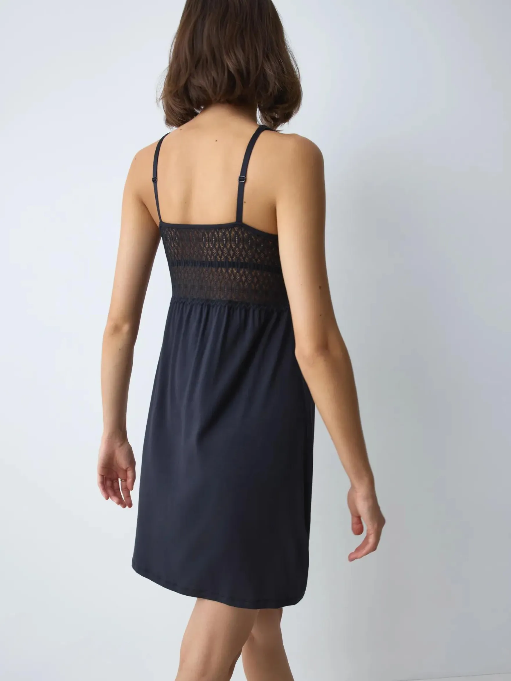 AURA SPOTLIGHT Nightdress