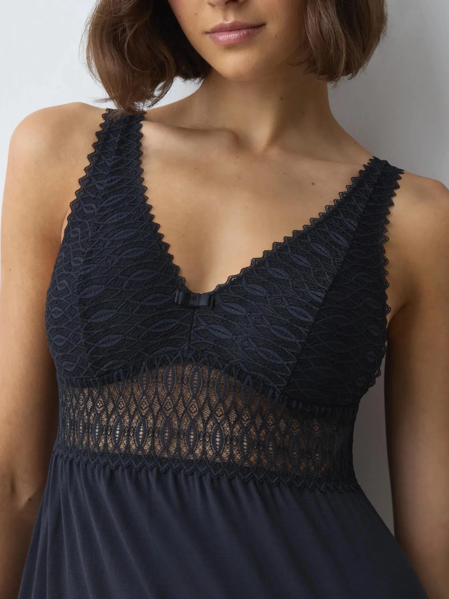AURA SPOTLIGHT Nightdress