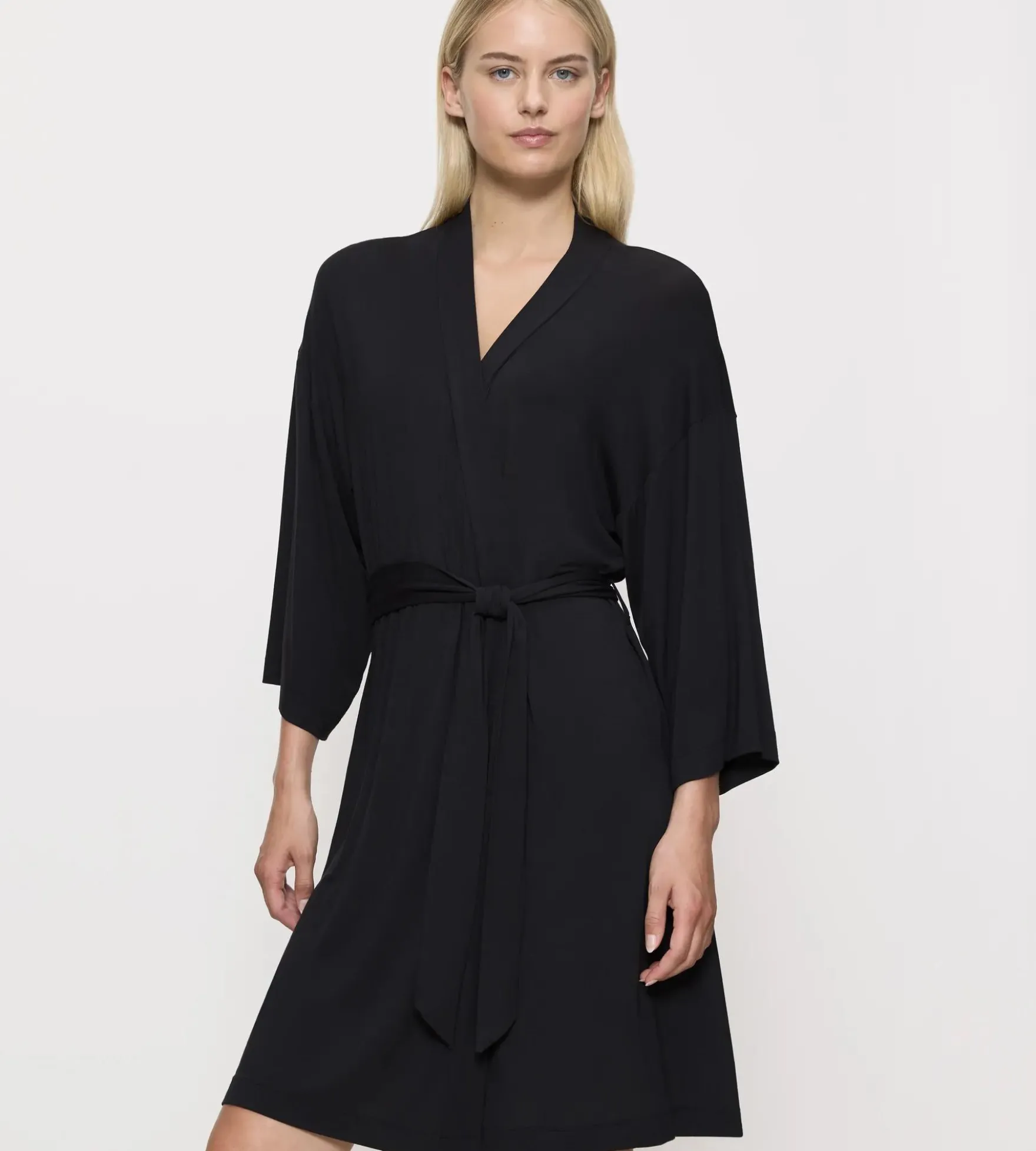 AURA SPOTLIGHT Robe