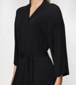 AURA SPOTLIGHT Robe