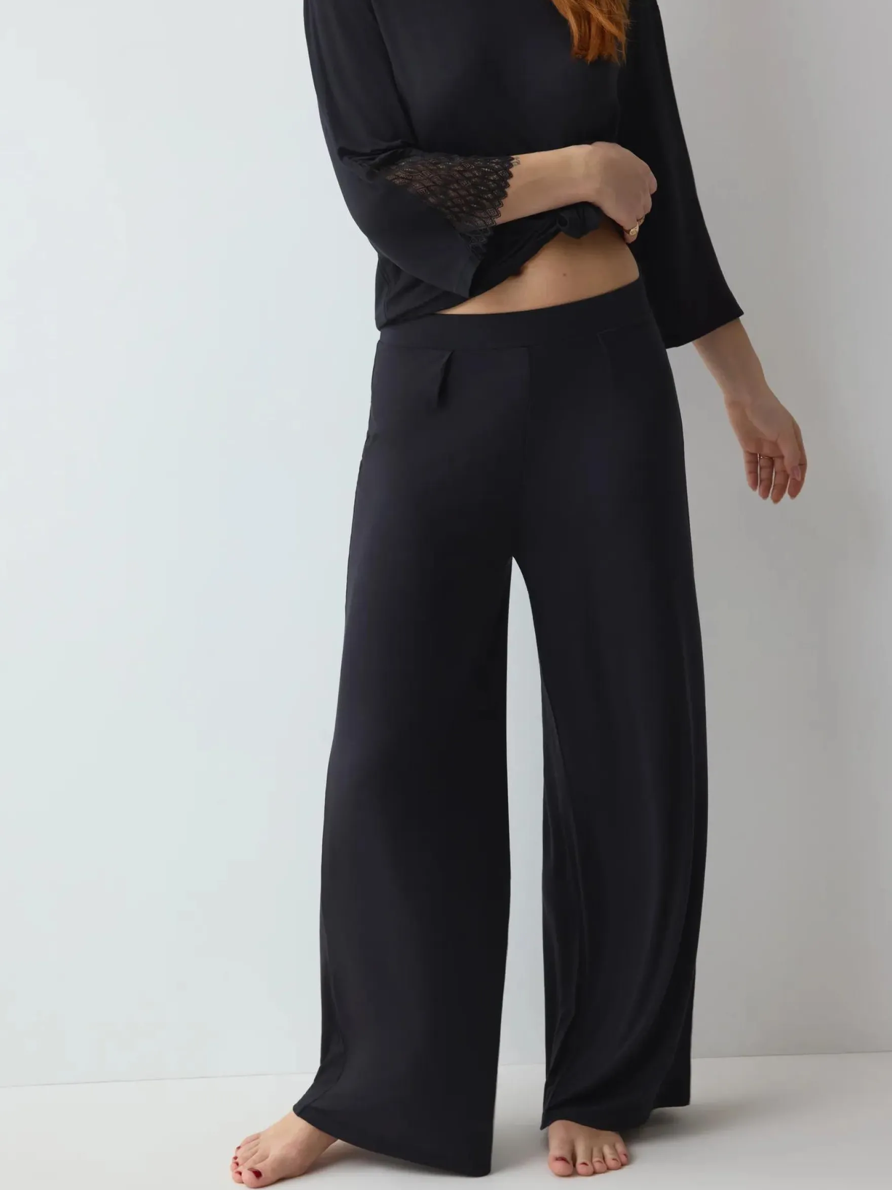 AURA SPOTLIGHT Trousers
