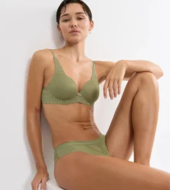 AURA SPOTLIGHT Wired padded bra