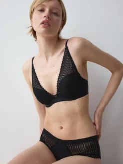 AURA SPOTLIGHT Wired padded bra