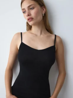 BEAUTY LAYERS Top with spaghetti straps