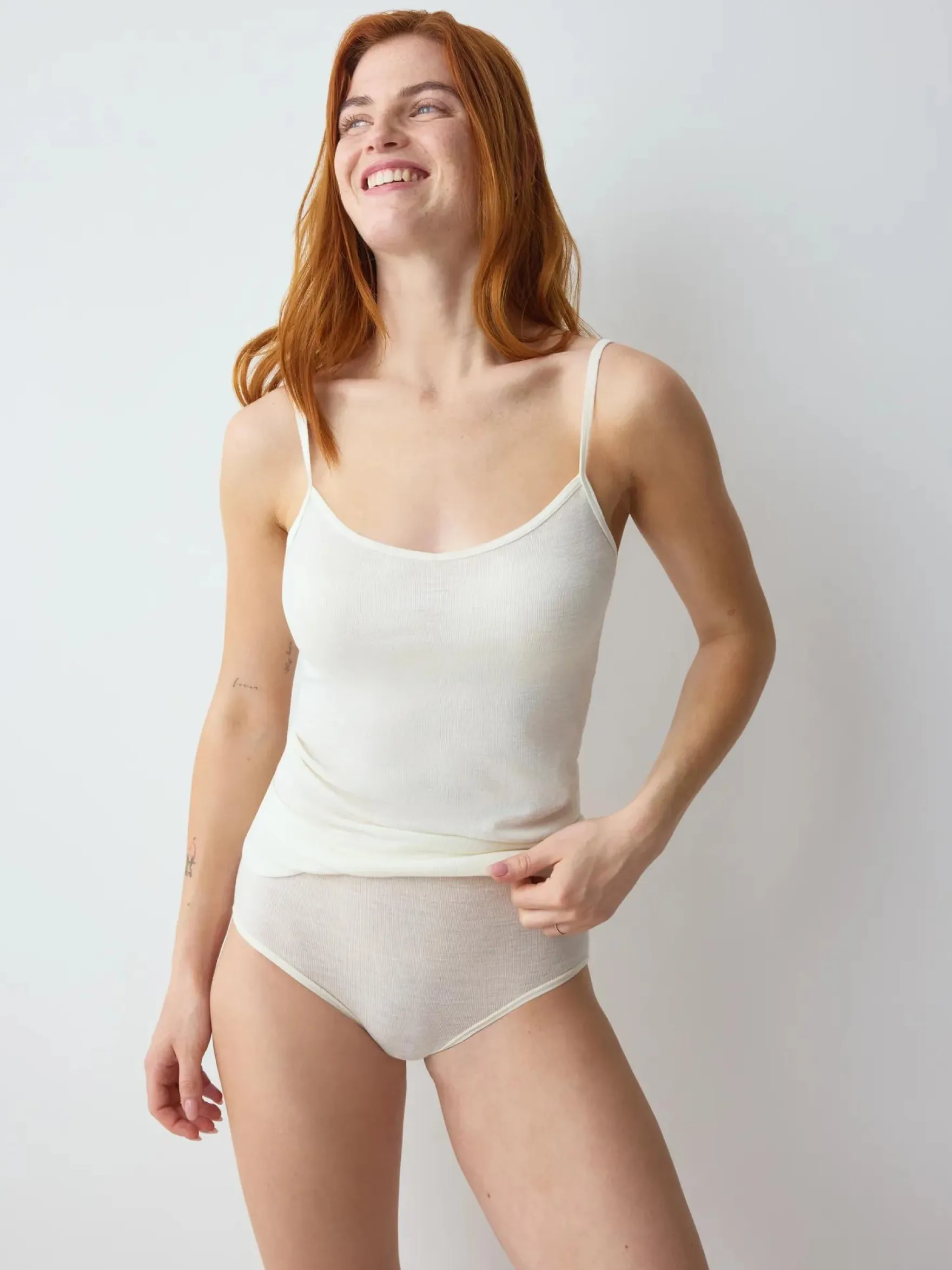 BEAUTY LAYERS Top with spaghetti straps