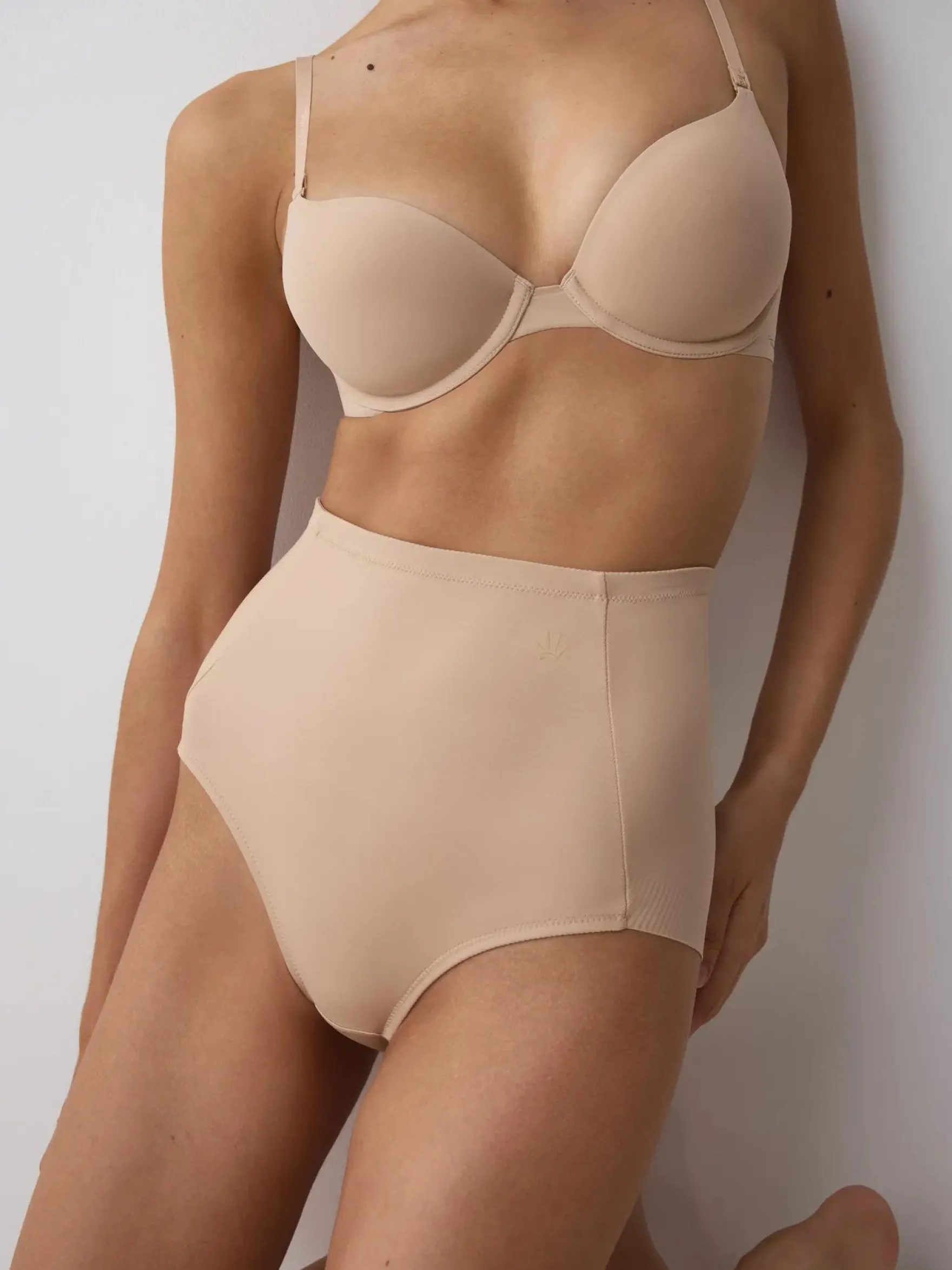 BECCA HIGH Highwaist shaping knickers