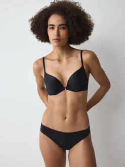 BODY MAKE-UP ESSENTIALS Push-up bra