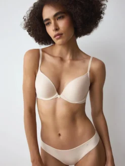 BODY MAKE-UP ESSENTIALS Push-up bra