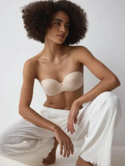 BODY MAKE-UP ESSENTIALS Wired padded bra with detachable straps