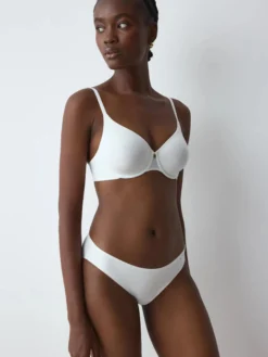 BODY MAKE-UP ESSENTIALS Wired bra