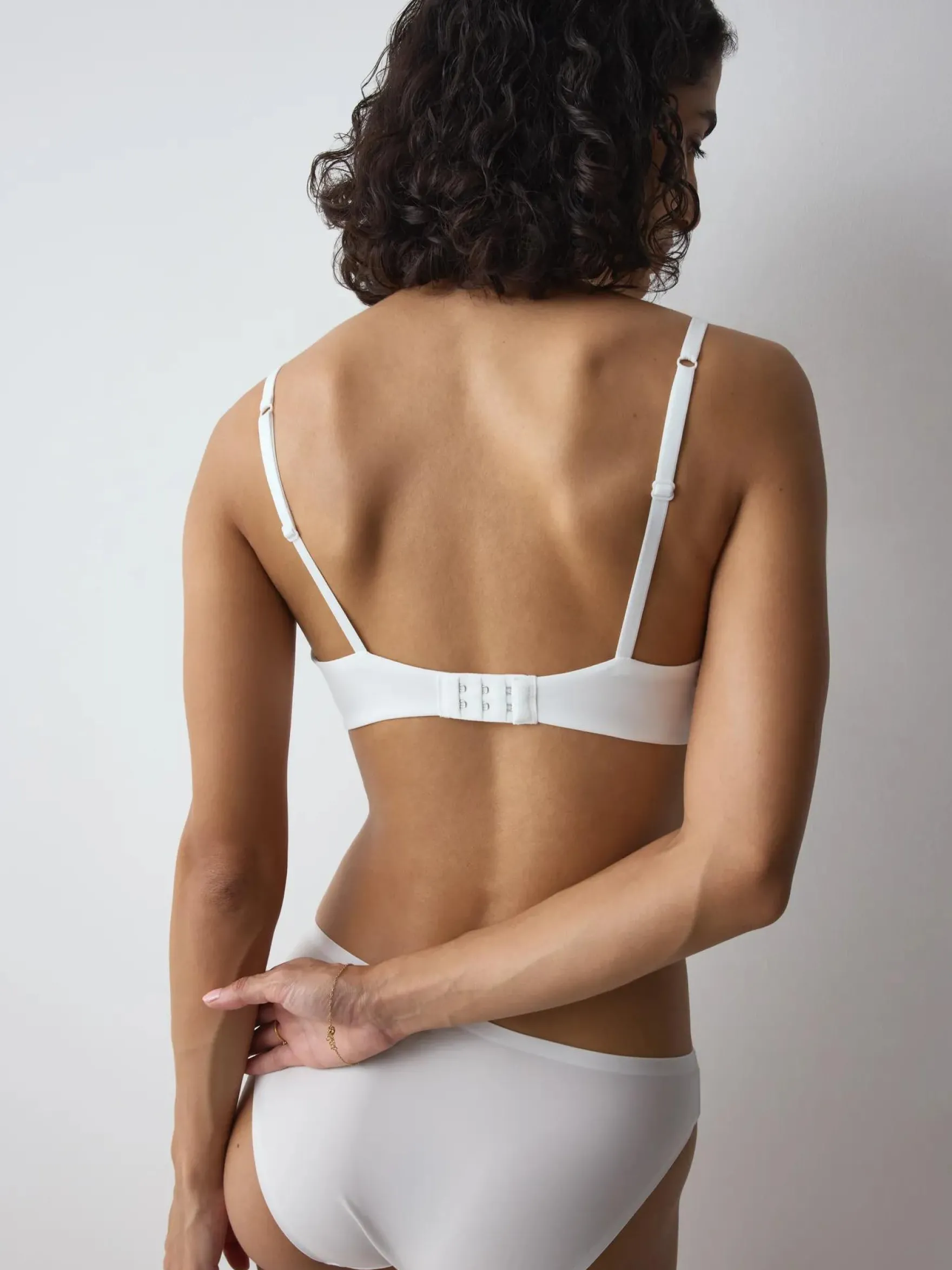 BODY MAKE-UP ESSENTIALS Wired padded bra