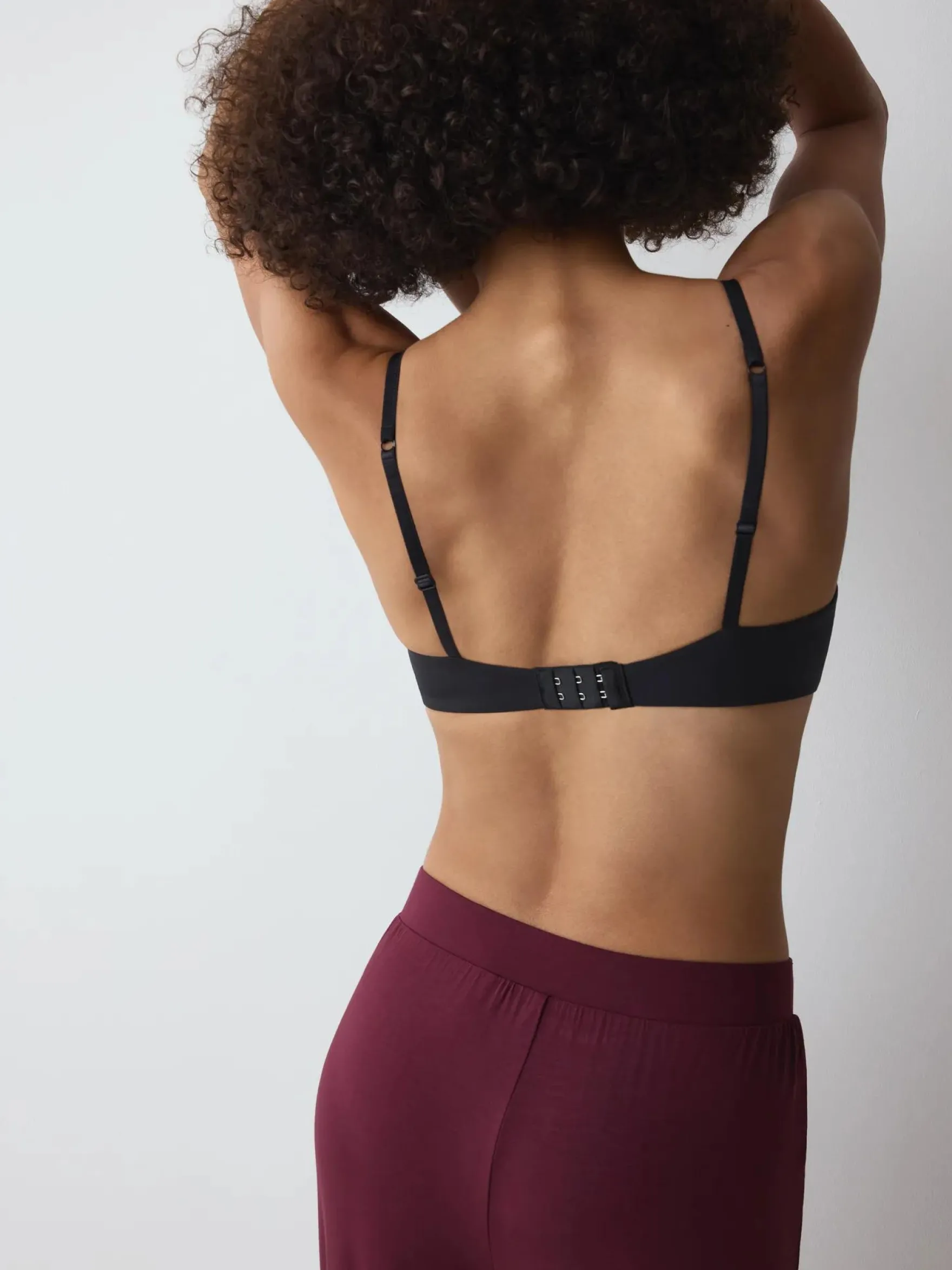 BODY MAKE-UP ESSENTIALS Wired padded bra