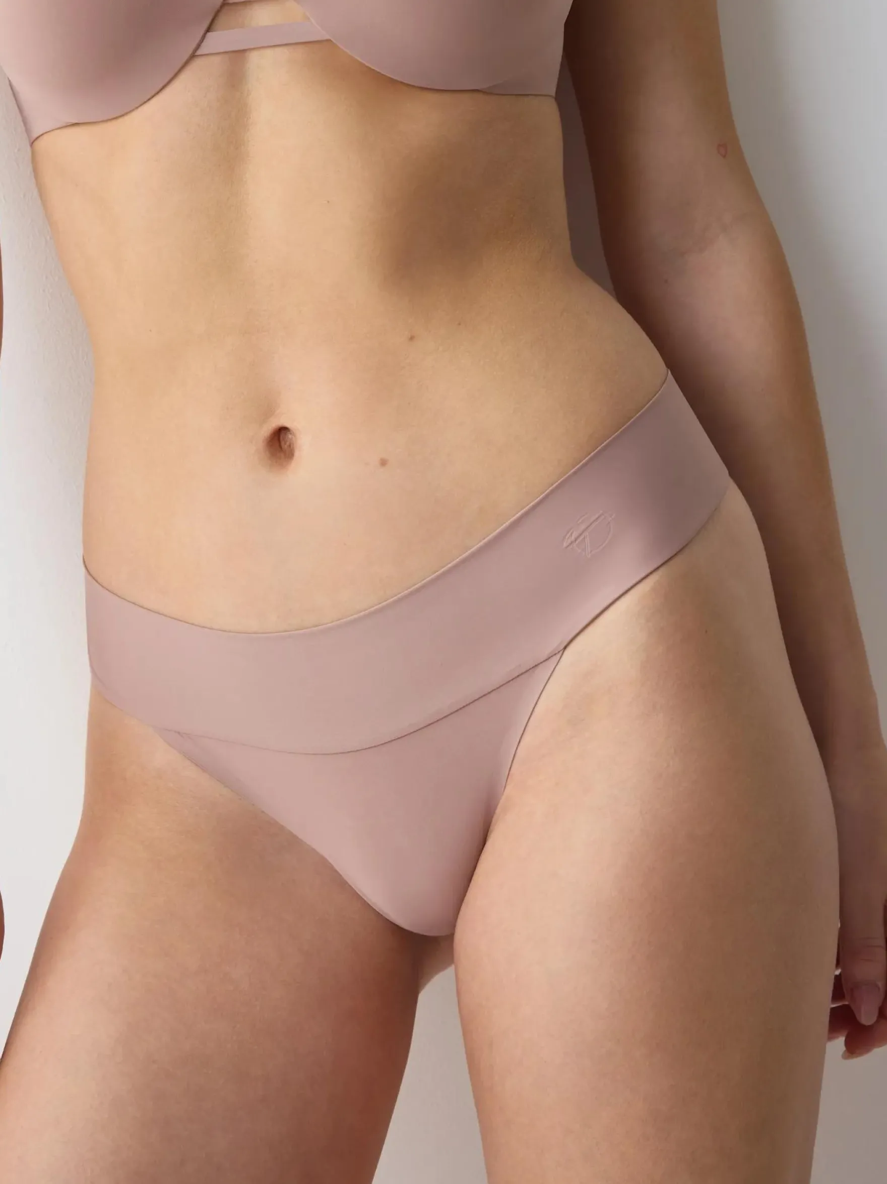 BODY MAKE-UP ILLUSION String