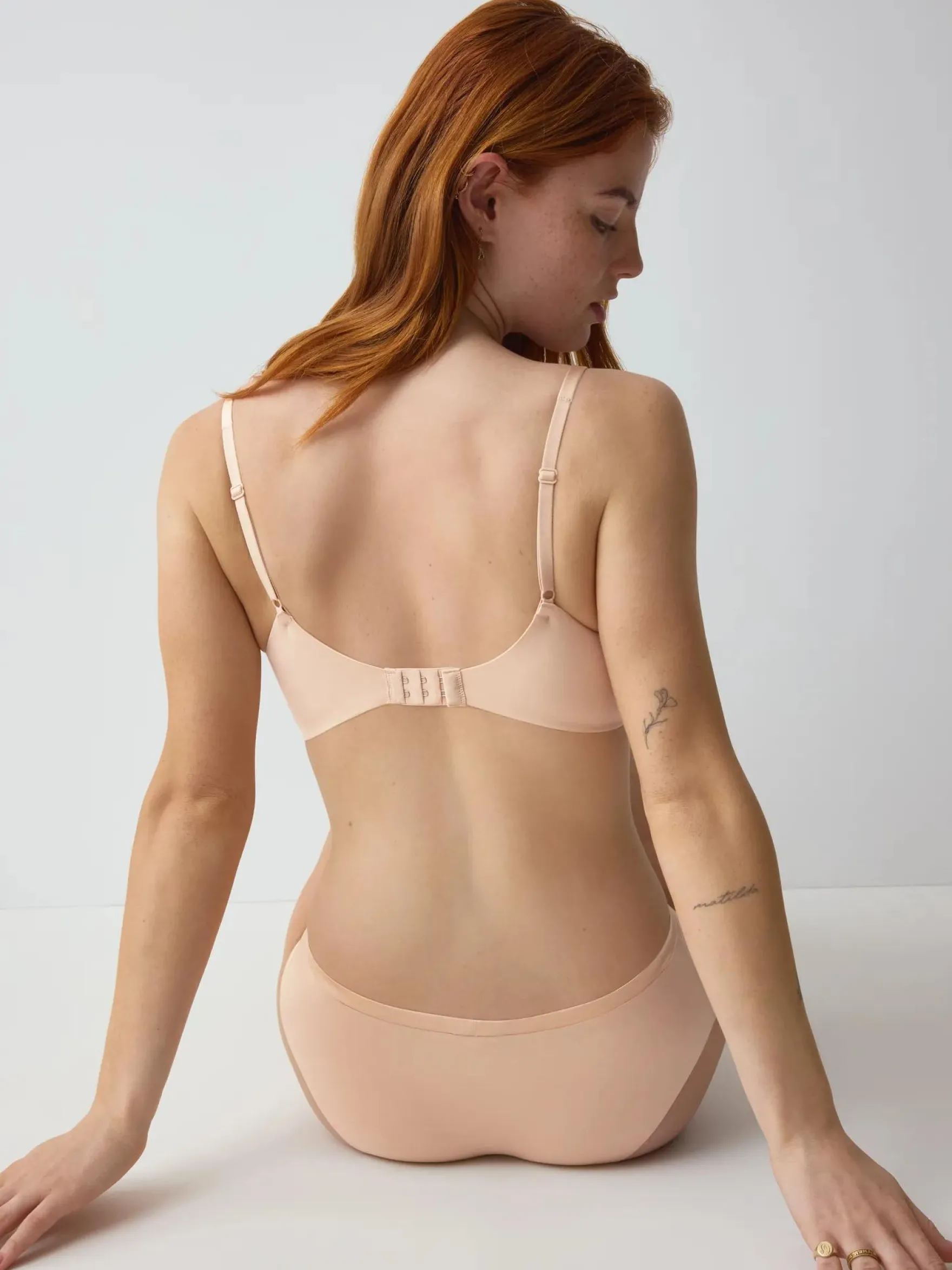 BODY MAKE-UP SOFT TOUCH Non-wired bra