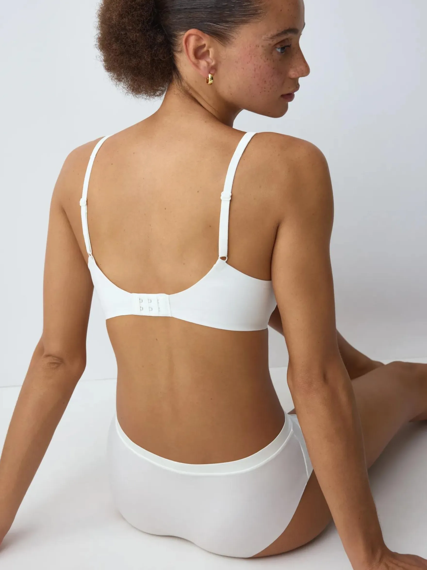 BODY MAKE-UP SOFT TOUCH Non-wired bra