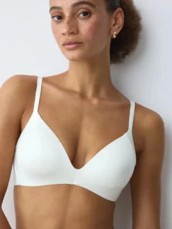 BODY MAKE-UP SOFT TOUCH Non-wired bra