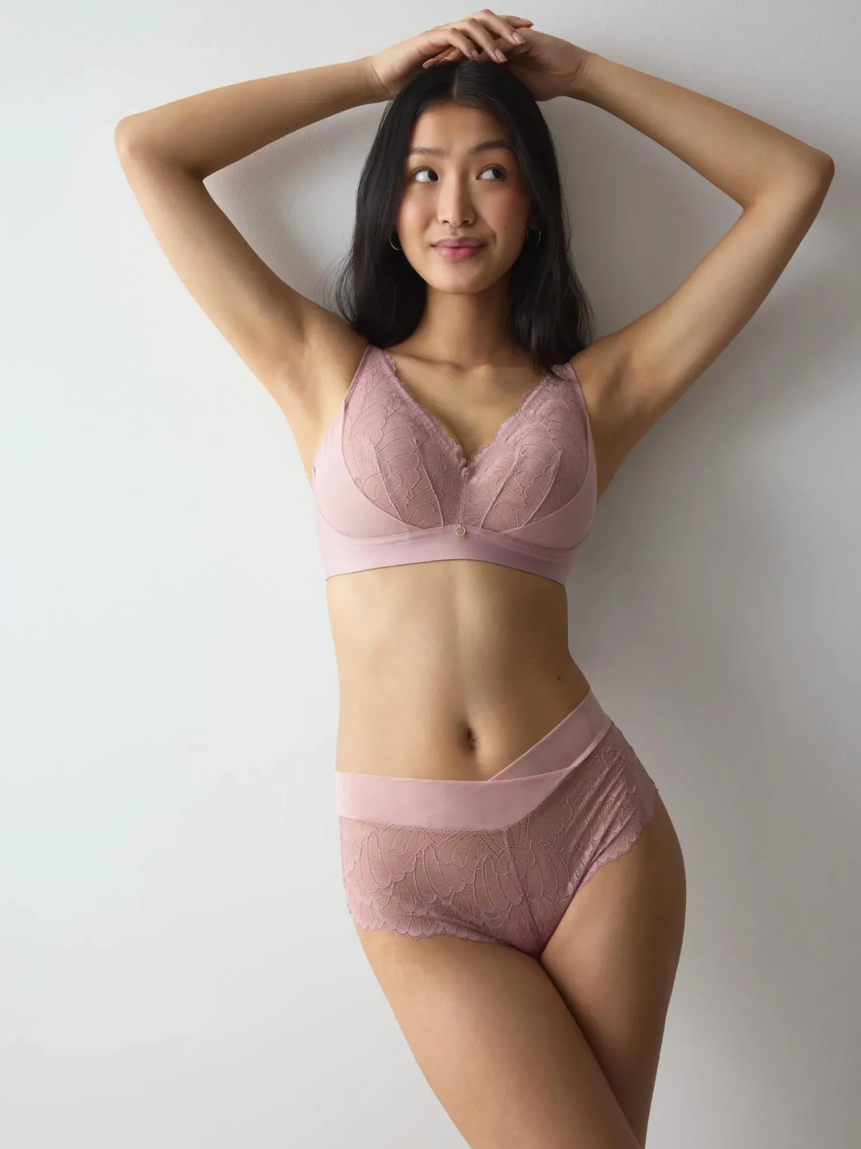 LOVE IN LACE Bralette