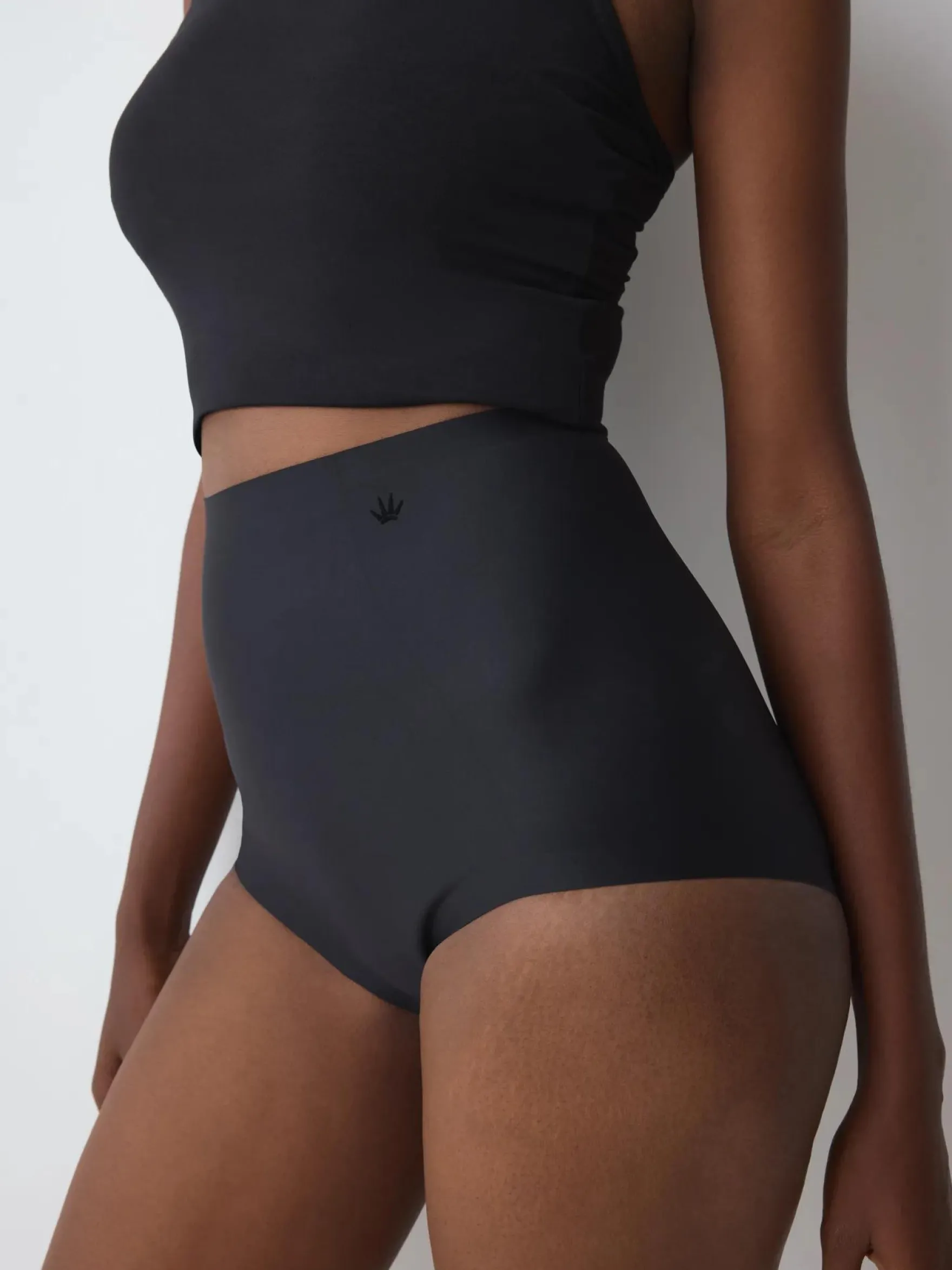 MEDIUM SHAPING SERIES Highwaist knickers