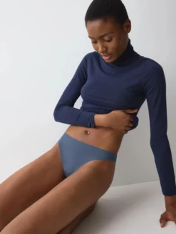 PRETTY MICRO String