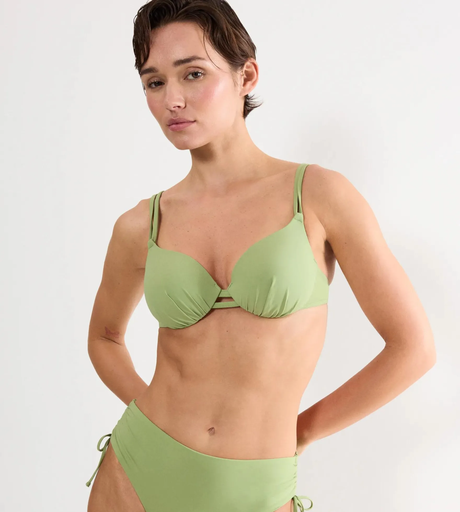 SUMMER ALLURE Wired bikini top with padded cups