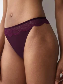 TRIUMPH COMFORT GLAM String