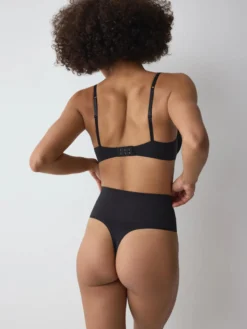 TRIUMPH SOFT SCULPT String