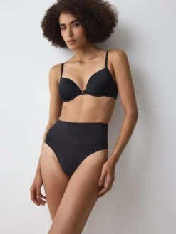 TRIUMPH SOFT SCULPT String